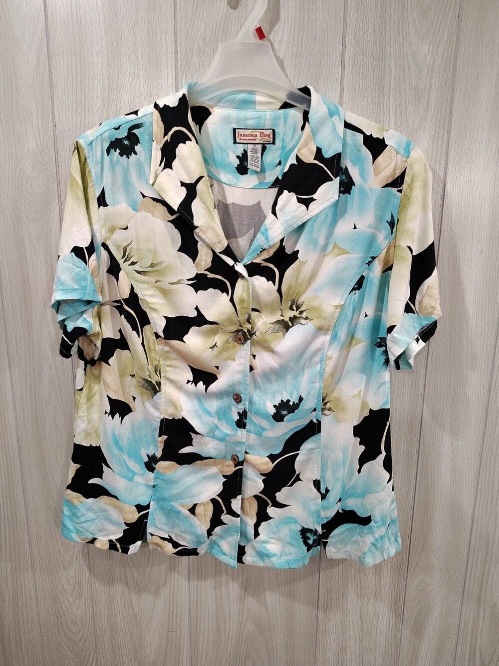 Woman's 1X Jamaica Bay Floral Tropical Button Up Shirt Plus Cruise Hawaiian